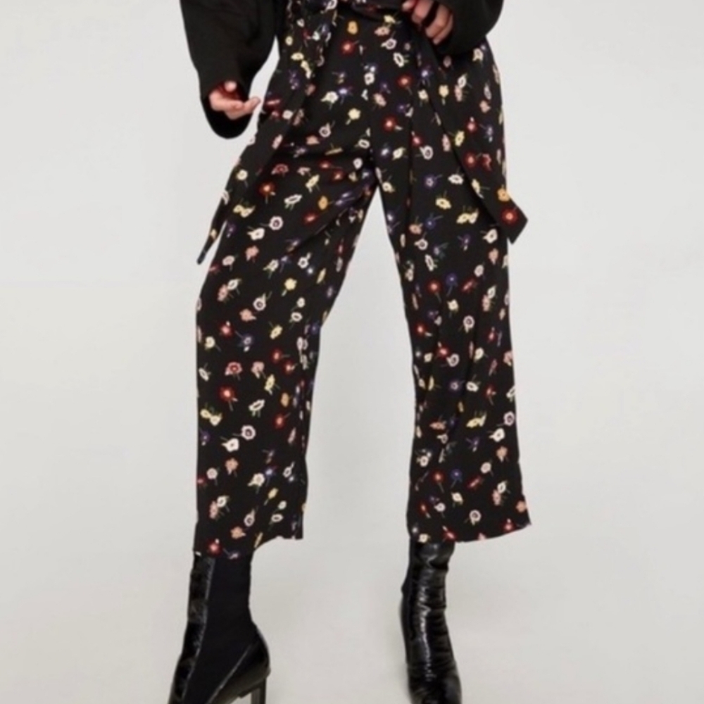 Zara Black Floral Flowy Cropped Pangs